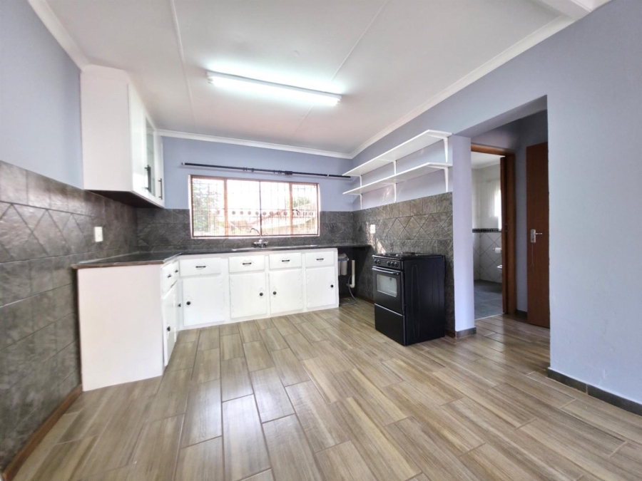 To Let 2 Bedroom Property for Rent in Meerhof North West